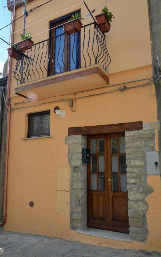 B&B La Casa Sulla Roccia Pietrapertosa Esterno foto